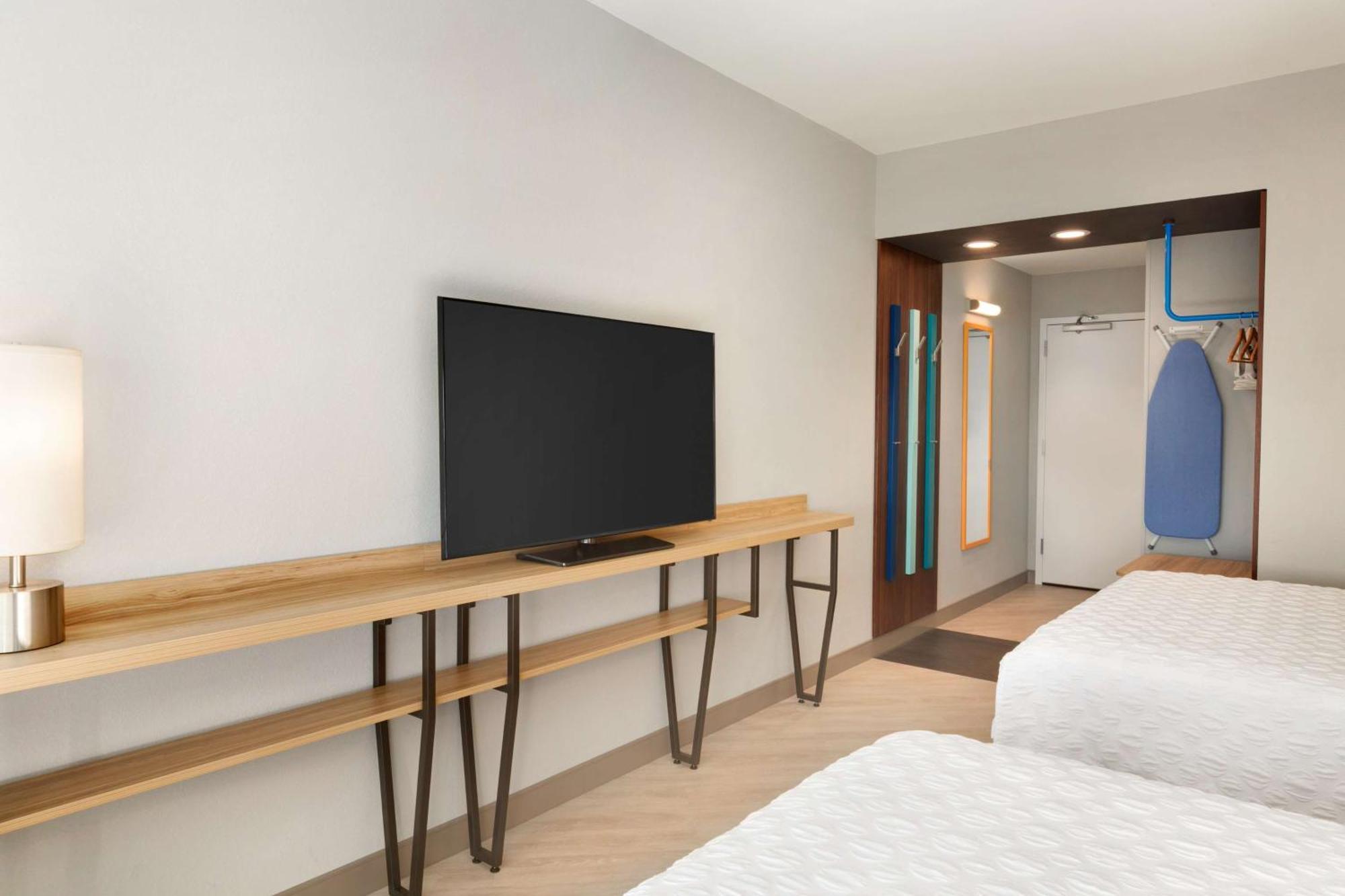 Tru By Hilton Cheyenne Hotel Bagian luar foto